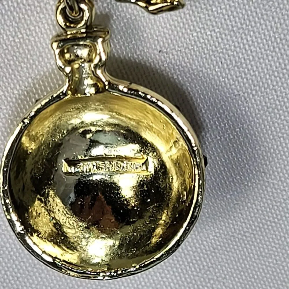Dodds Christmas Ball Ornament w Bow Vintage Holiday Brooch Pin 1.7in Gold plated